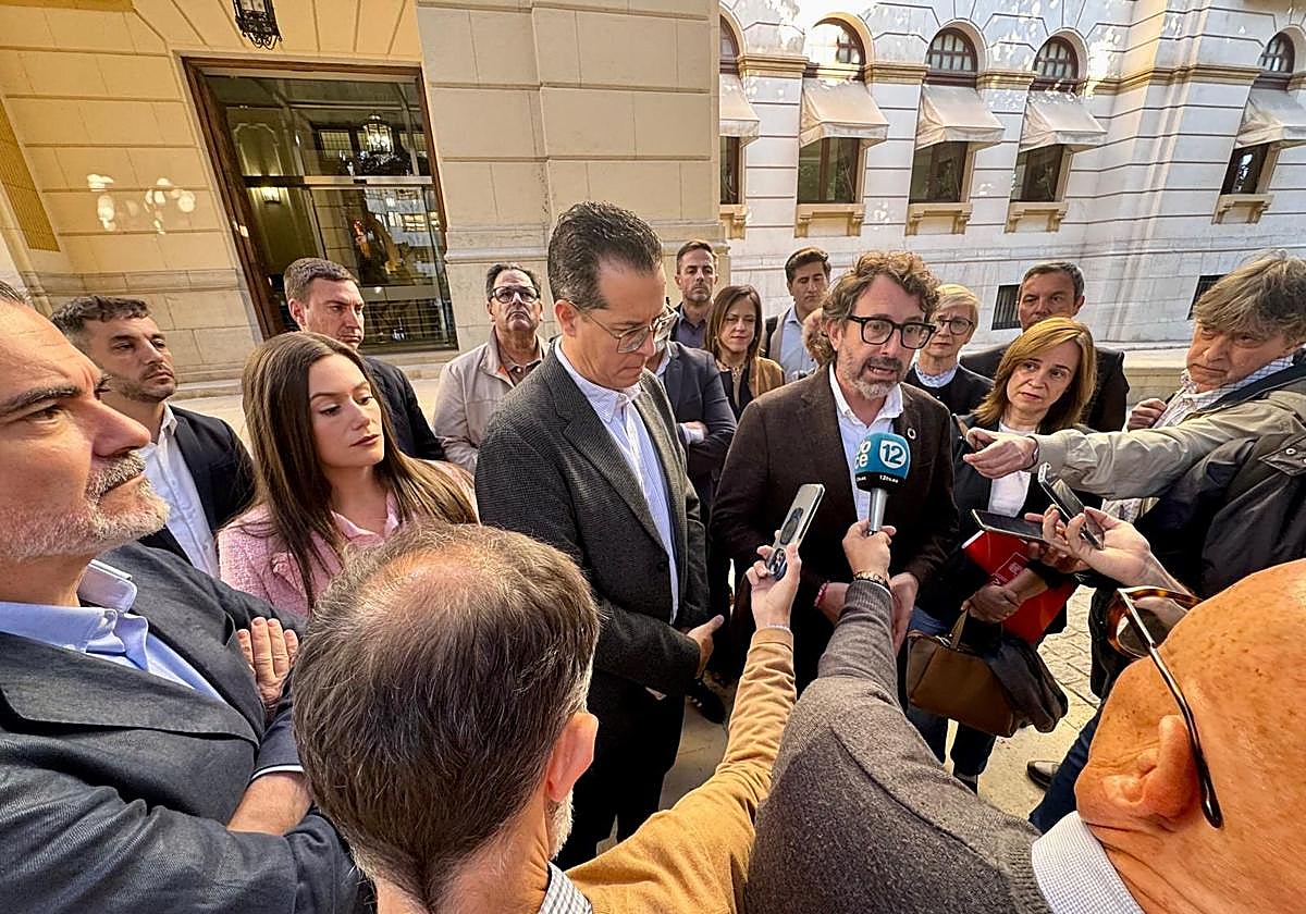 Press conference by Alfaro and Mascarell.
