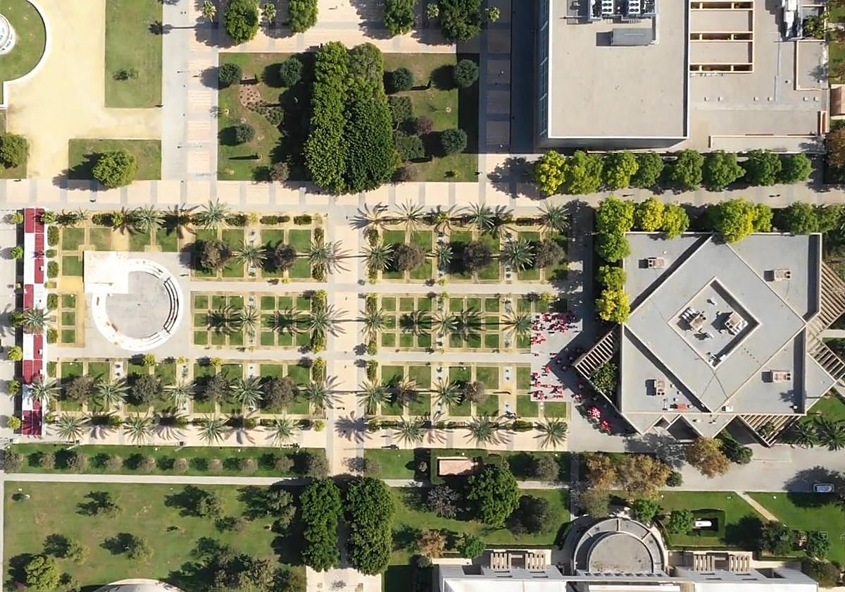 El equilibrio y la proporción marcan el diseño de edificios y zonas verdes del campus.