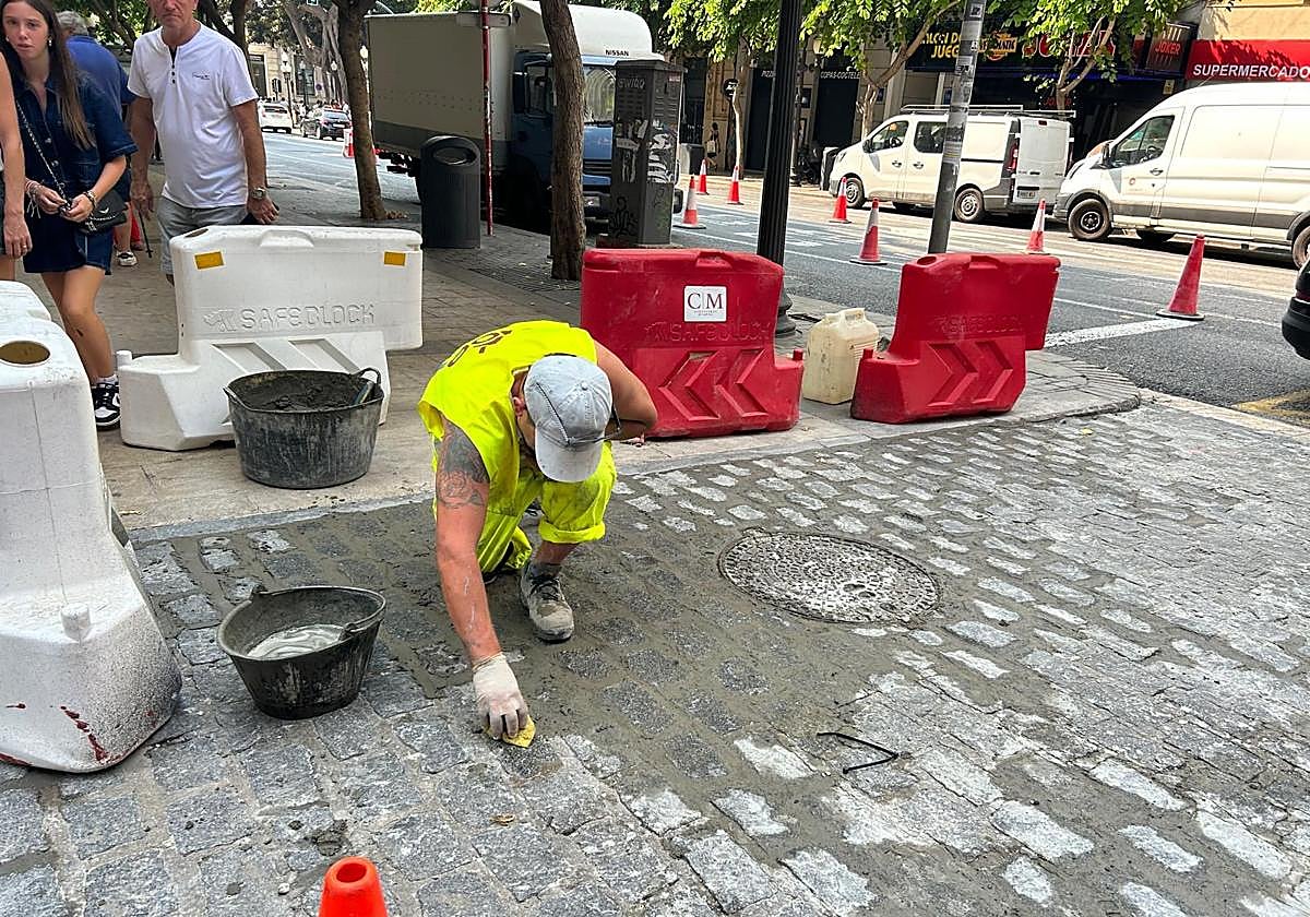 Repairs on a street in the centre of Alicante.