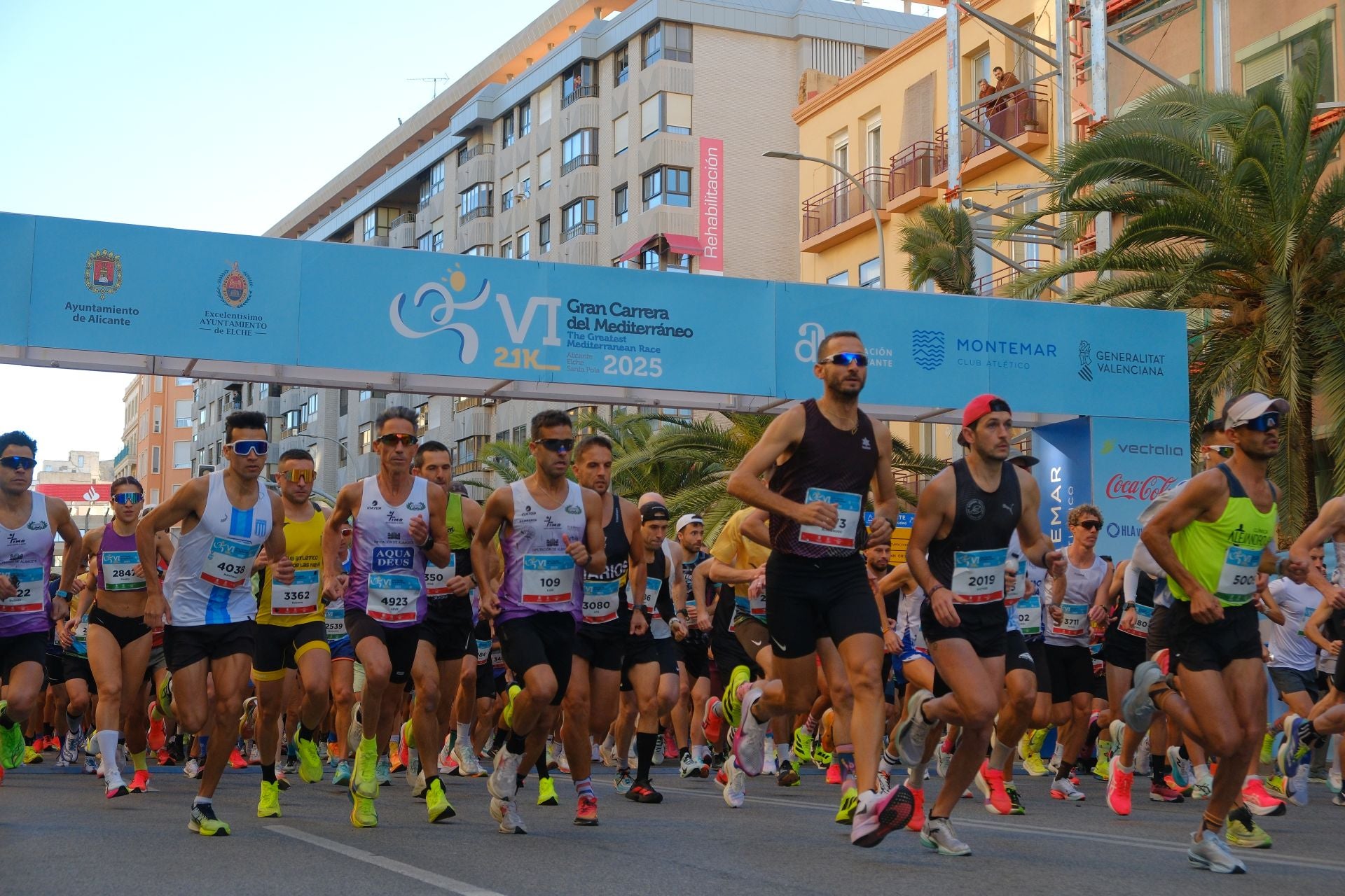 La Carrera del Mediterráneo reúne a 5.000 atletas y abre el mes del gran deporte en Alicante