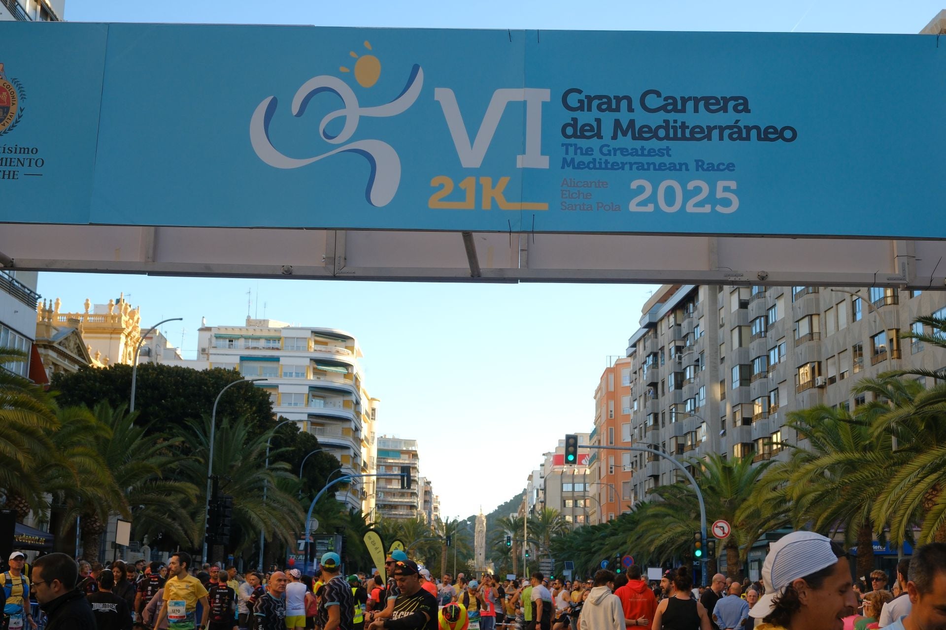 La Carrera del Mediterráneo reúne a 5.000 atletas y abre el mes del gran deporte en Alicante