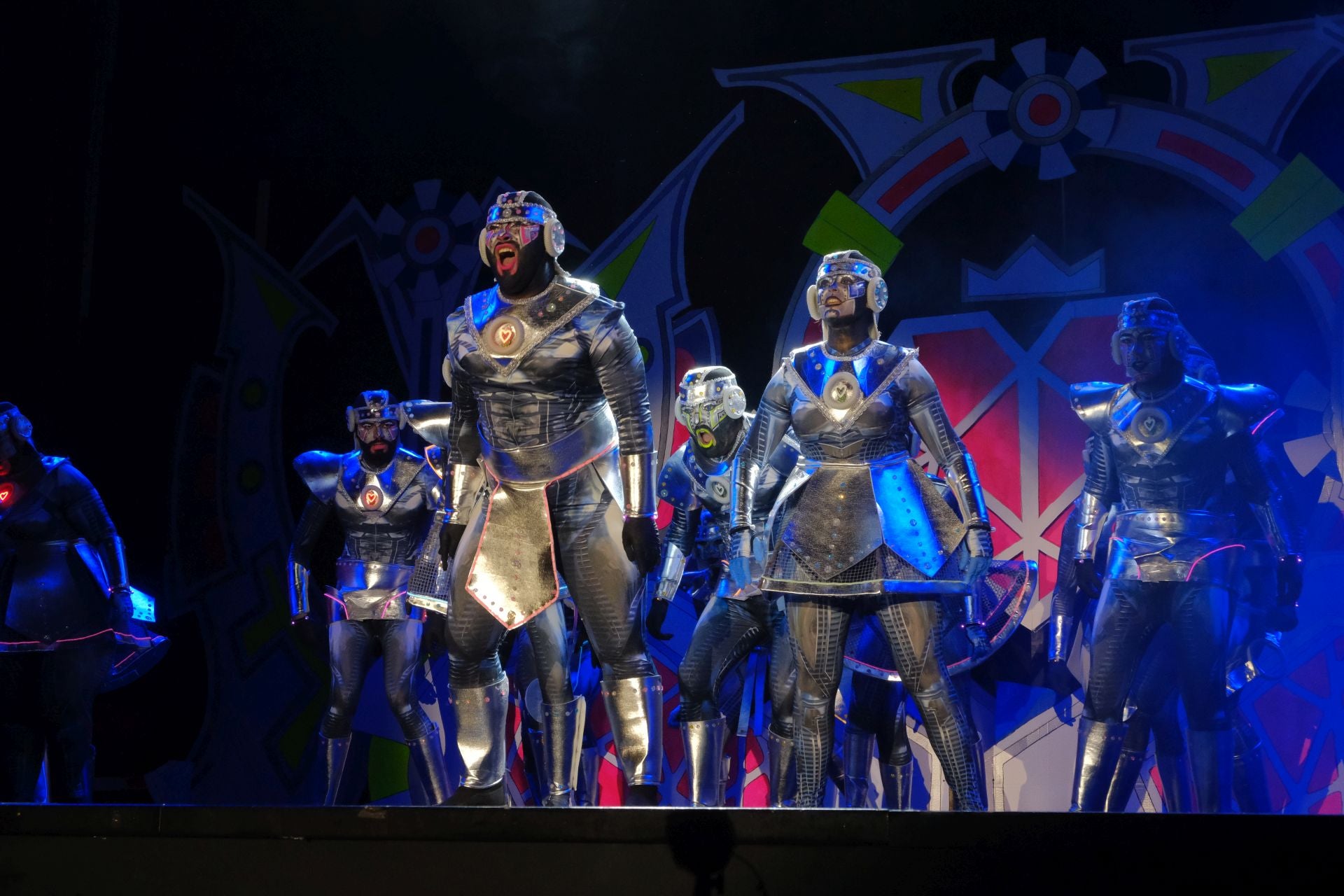 Las Hogueras se suben al escenario en la primera eliminatoria del certamen artístico