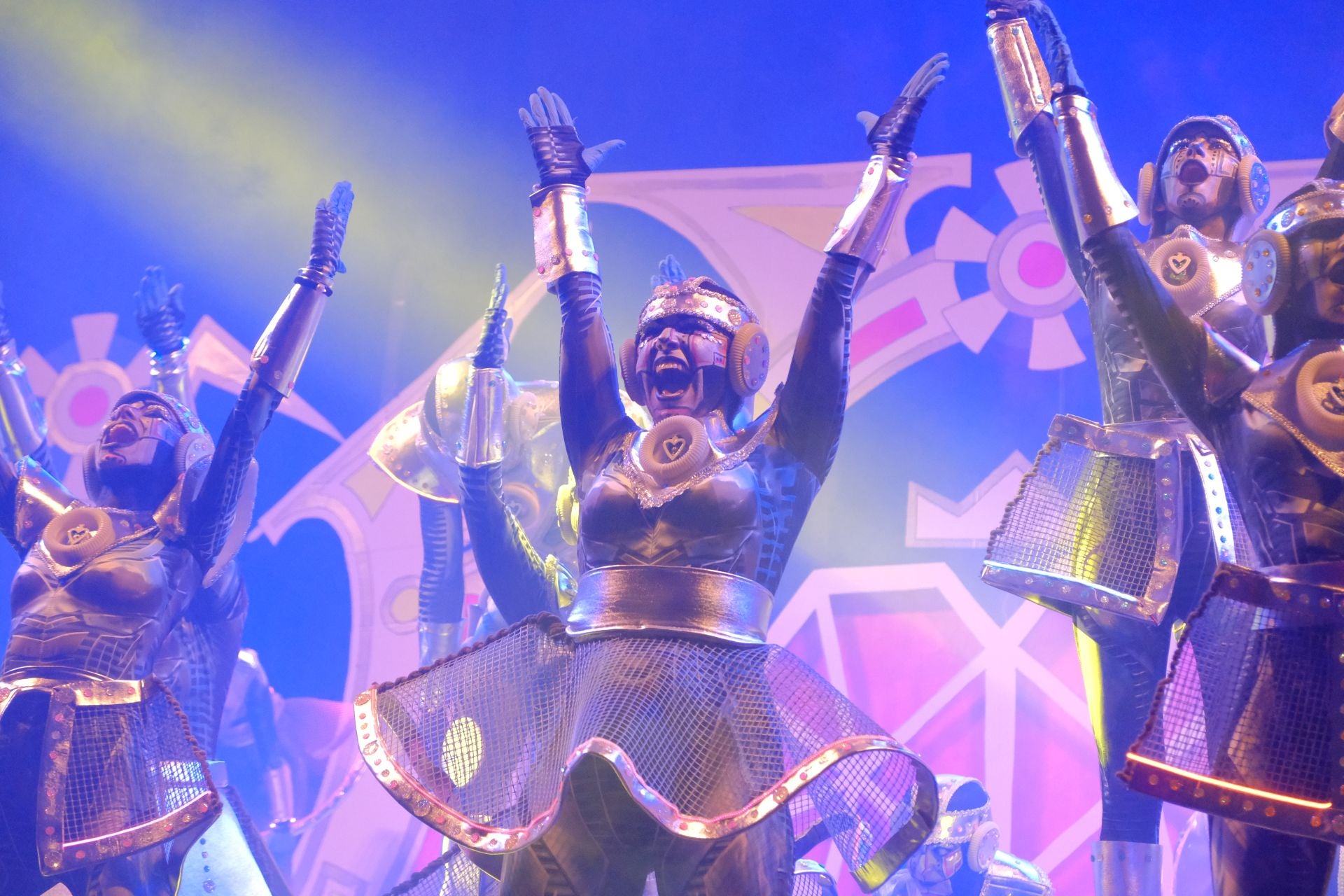 Las Hogueras se suben al escenario en la primera eliminatoria del certamen artístico