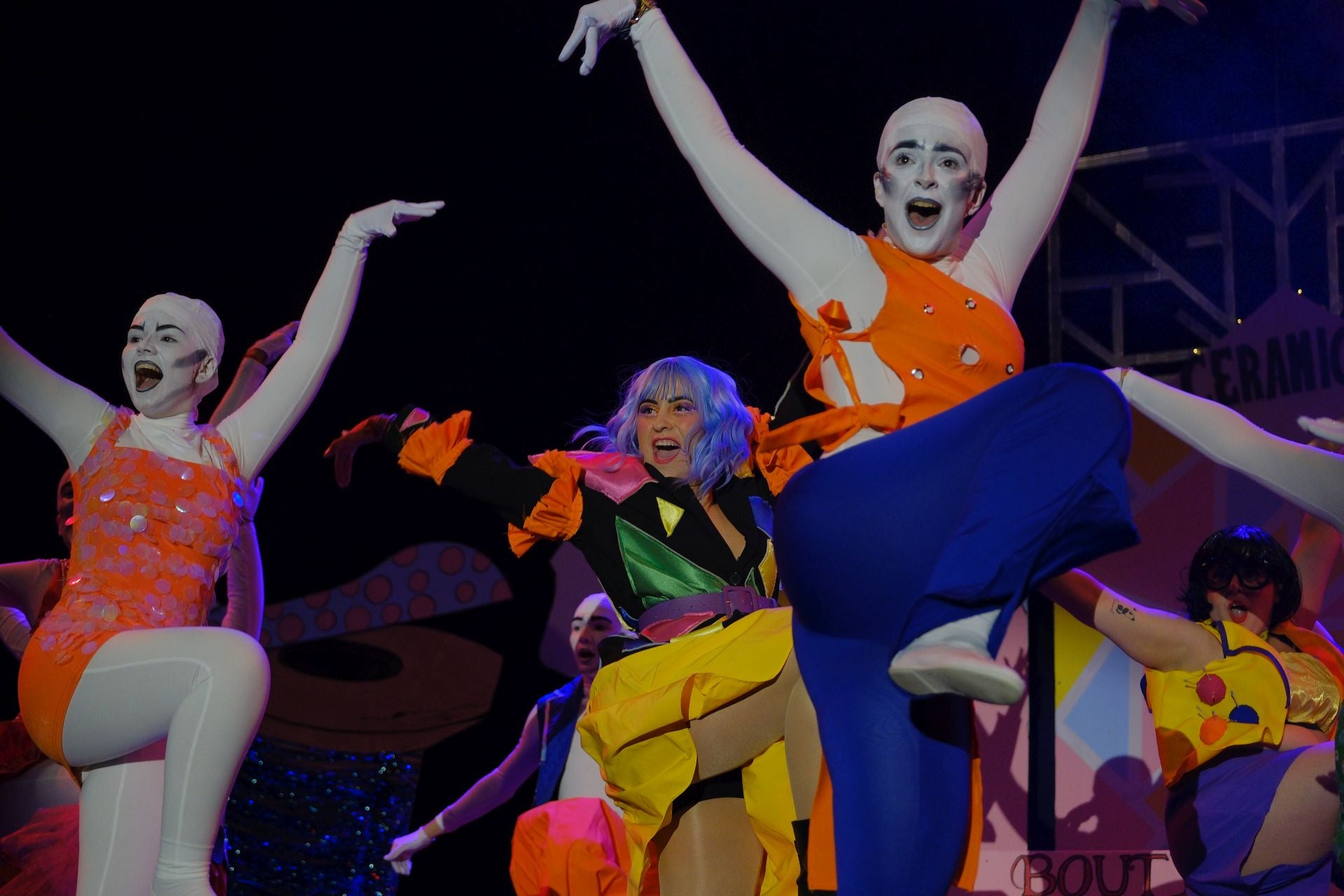 Las Hogueras se suben al escenario en la primera eliminatoria del certamen artístico