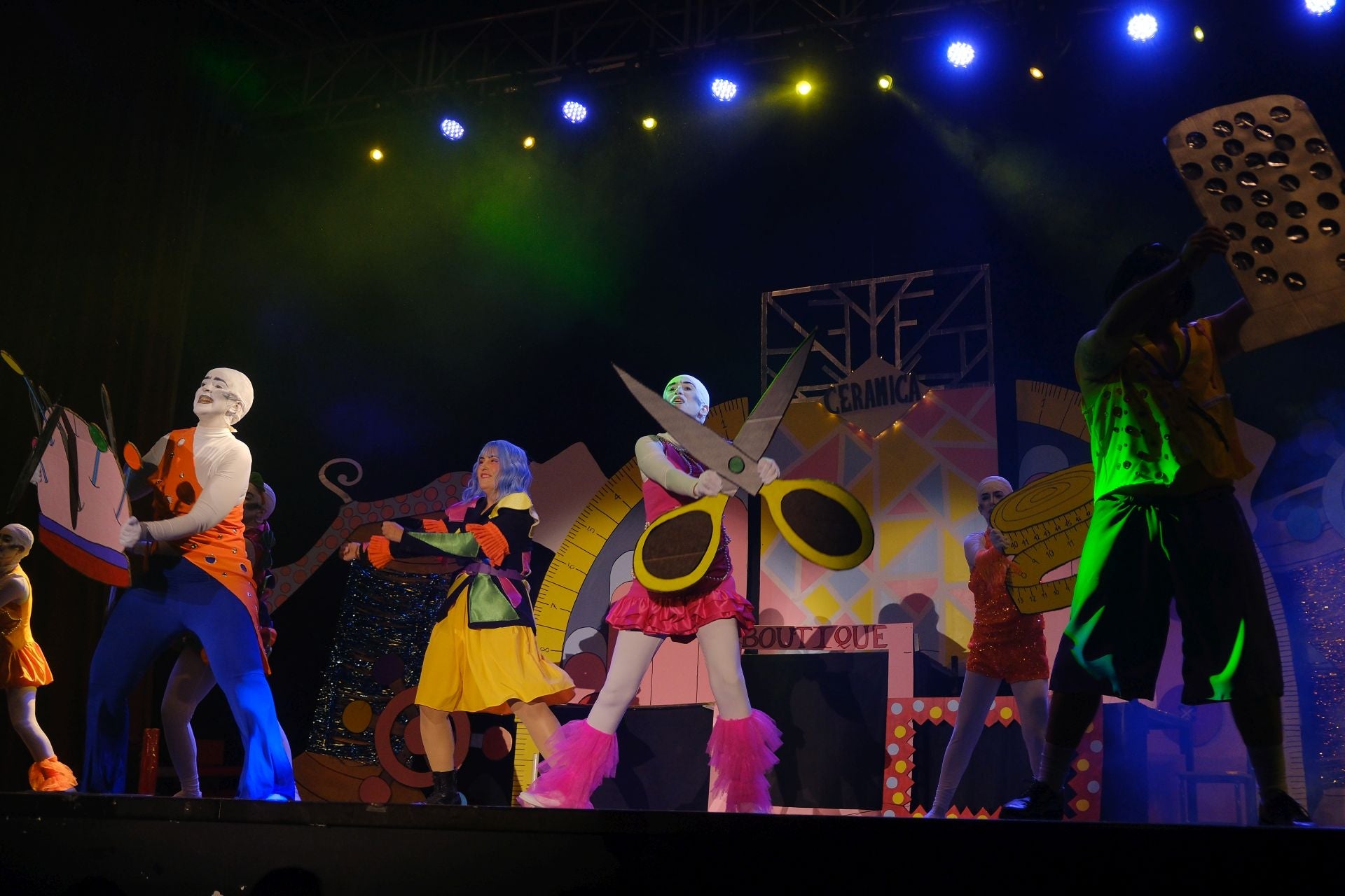 Las Hogueras se suben al escenario en la primera eliminatoria del certamen artístico