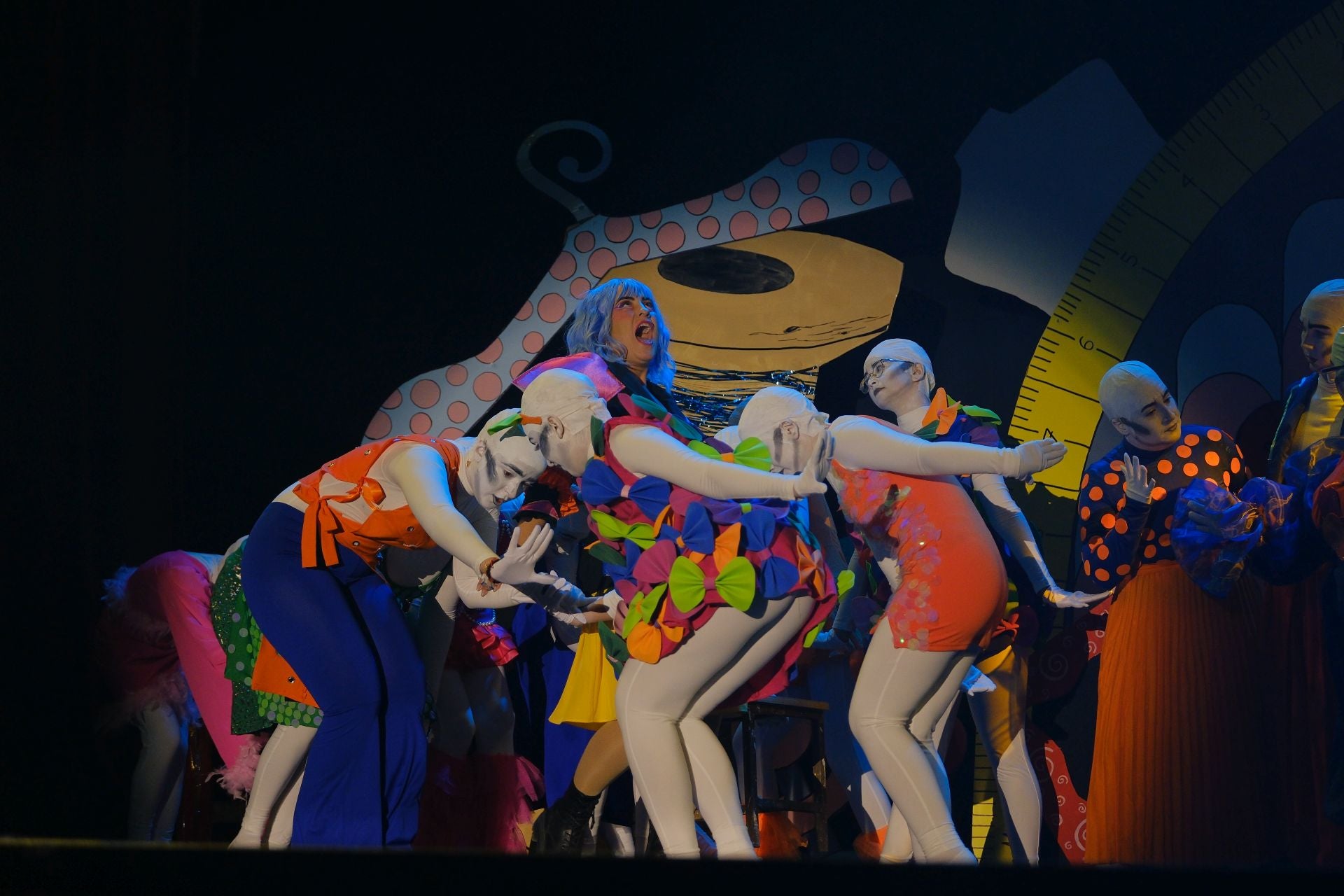 Las Hogueras se suben al escenario en la primera eliminatoria del certamen artístico