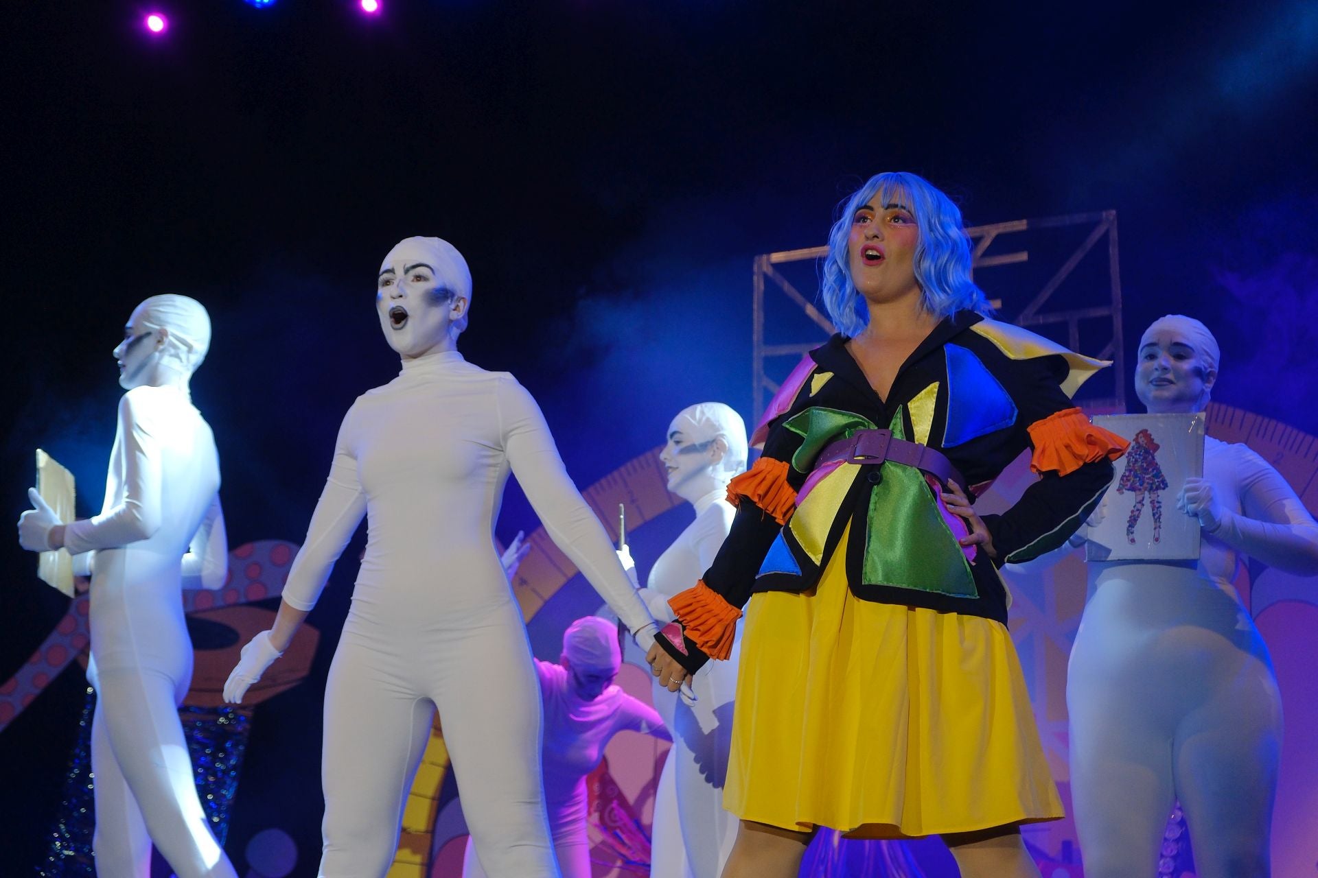 Las Hogueras se suben al escenario en la primera eliminatoria del certamen artístico