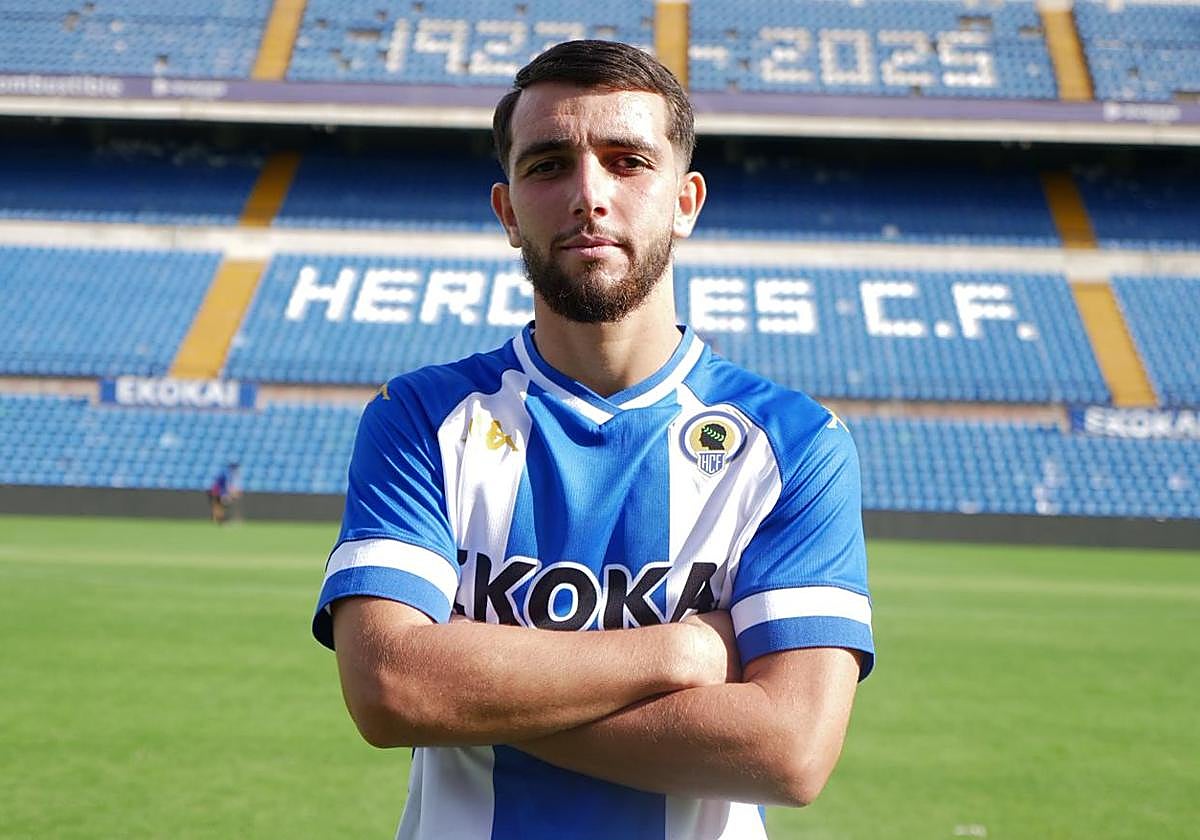 Mehdi Puch during his presentation at the Rico Pérez.