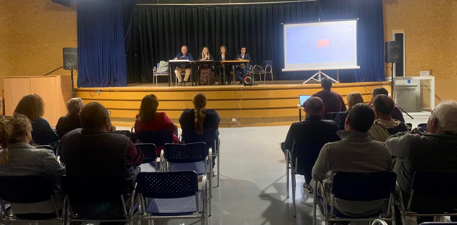 Reunión con los comerciantes del mercadillo de Babel.