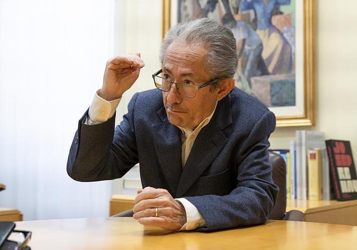 El Síndic de Greuges, Ángel Luna, durante una entrevista.