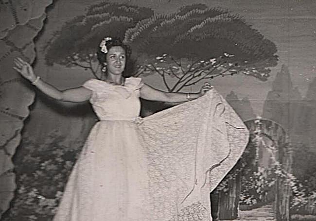 Carmen en una de sus actuaciones durante su juventud.