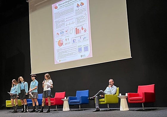 Alumnos de bachillerato en la Olimpiada de Biología.