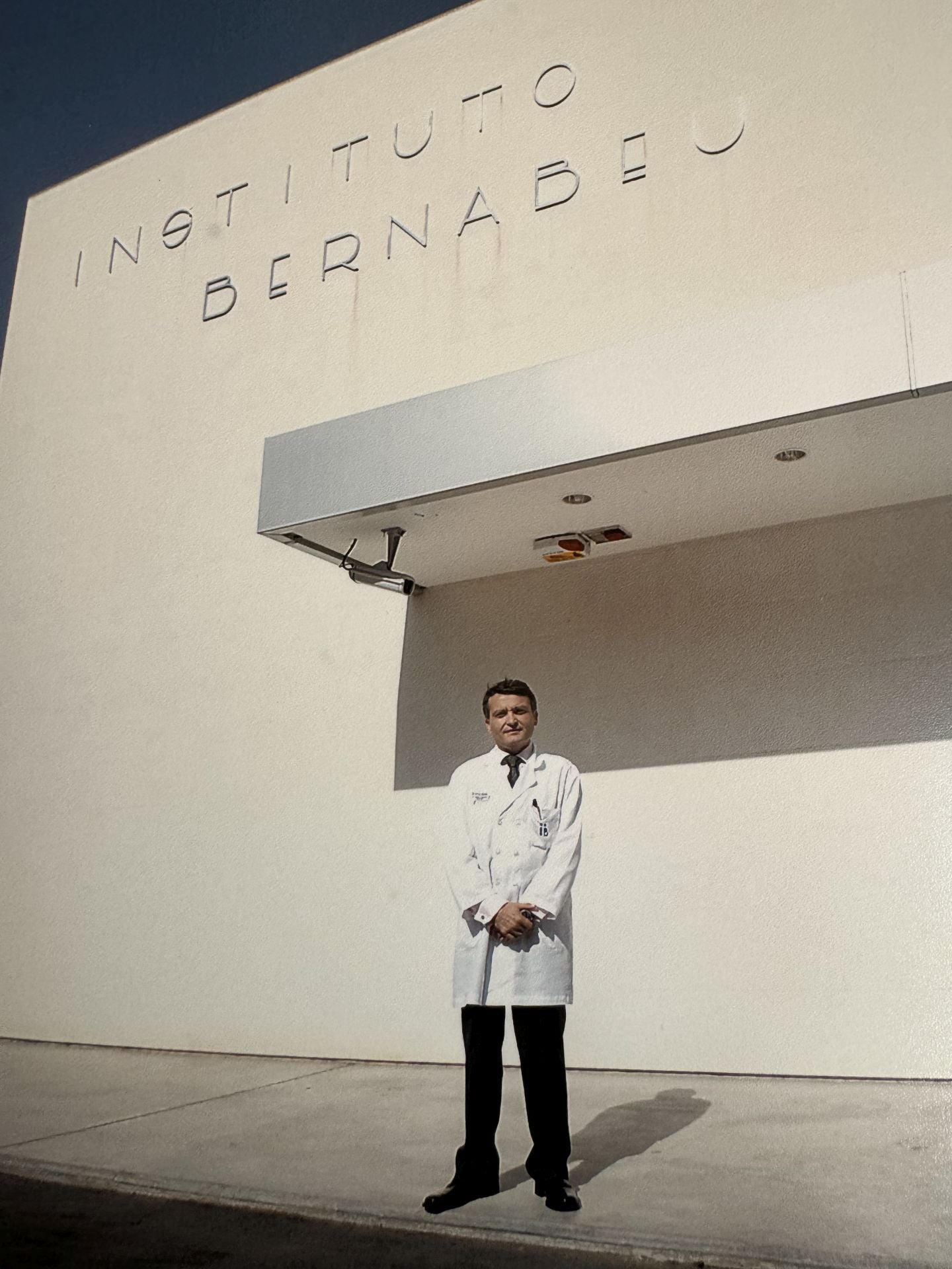 Inauguración del primer edificio de la sede de Instituto Bernabeu, en 1997.