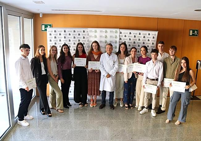Con un grupo de estudiantes becados por la Fundación Rafael Bernabeu.