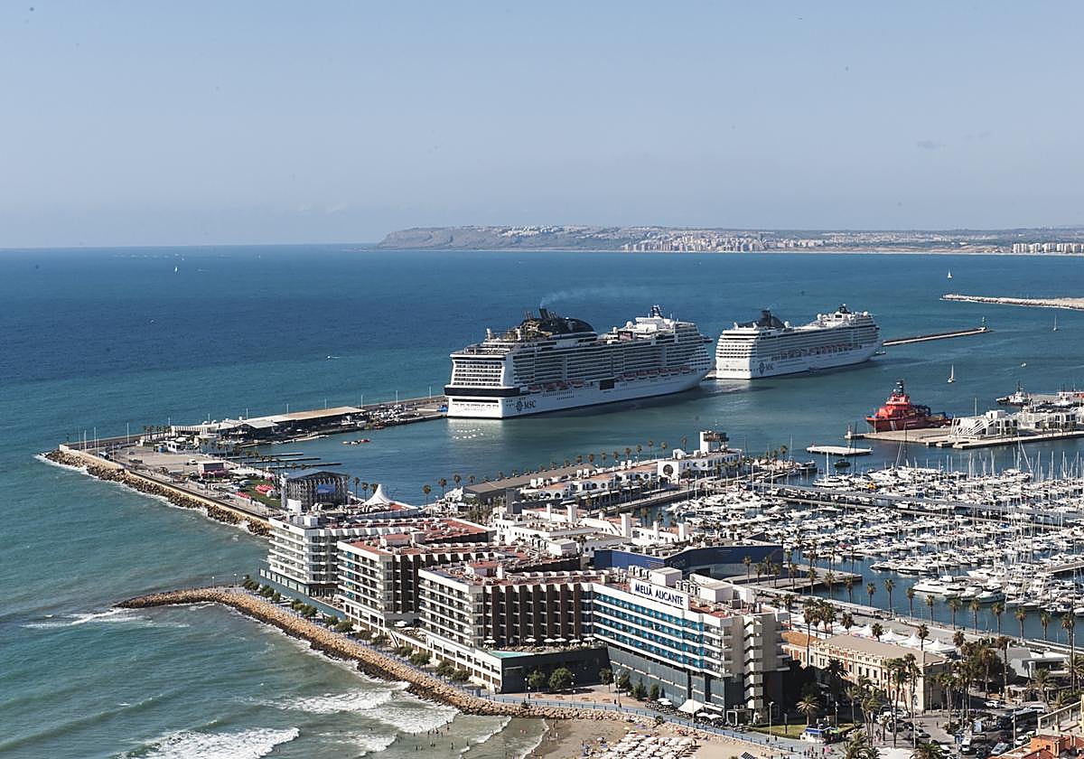 Imagen principal - The Supreme Court Endorses the Project for a Megayacht Berth in Alicante Port