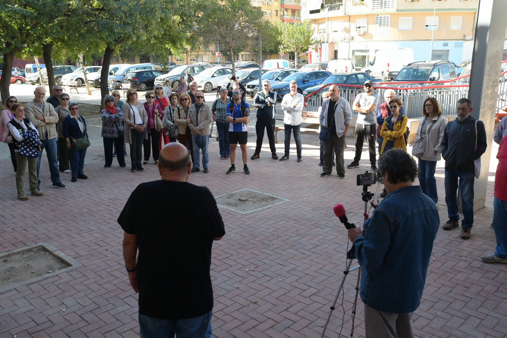 Concentración bajo el Puente Rojo para reclamar avances del Parque Central de Alicante