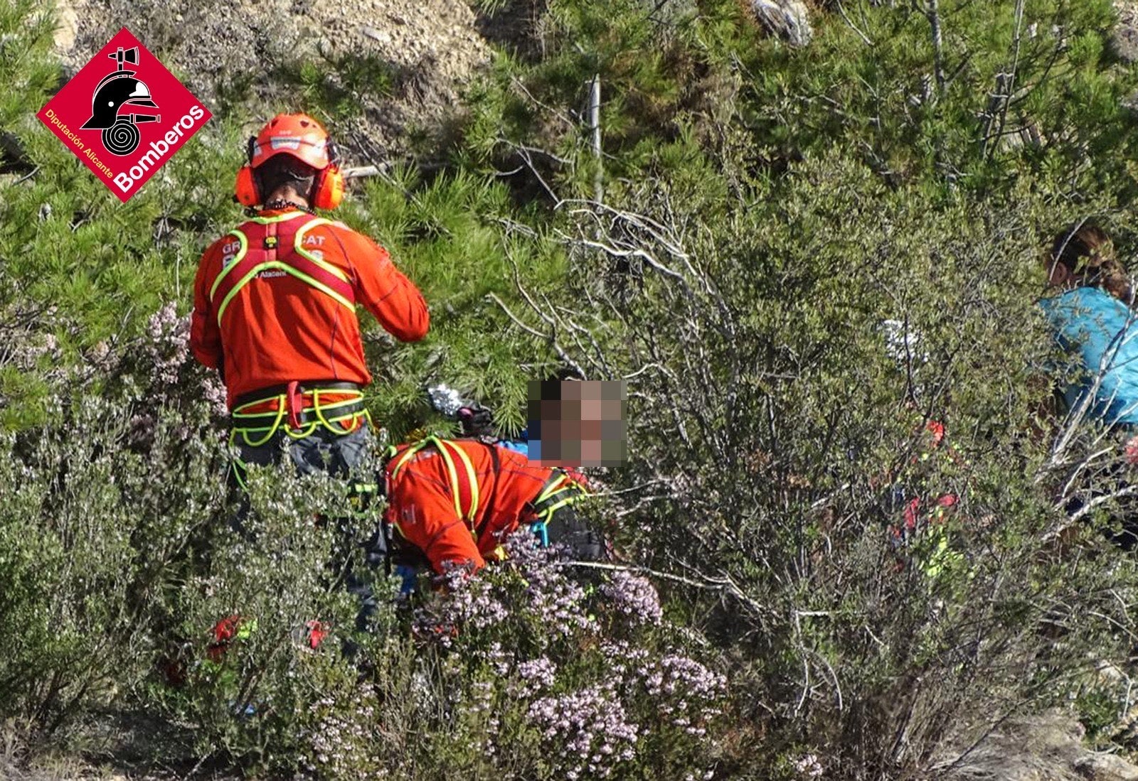 Las imágenes de los tres accidentes registrados en las montañas alicantinas este sábado