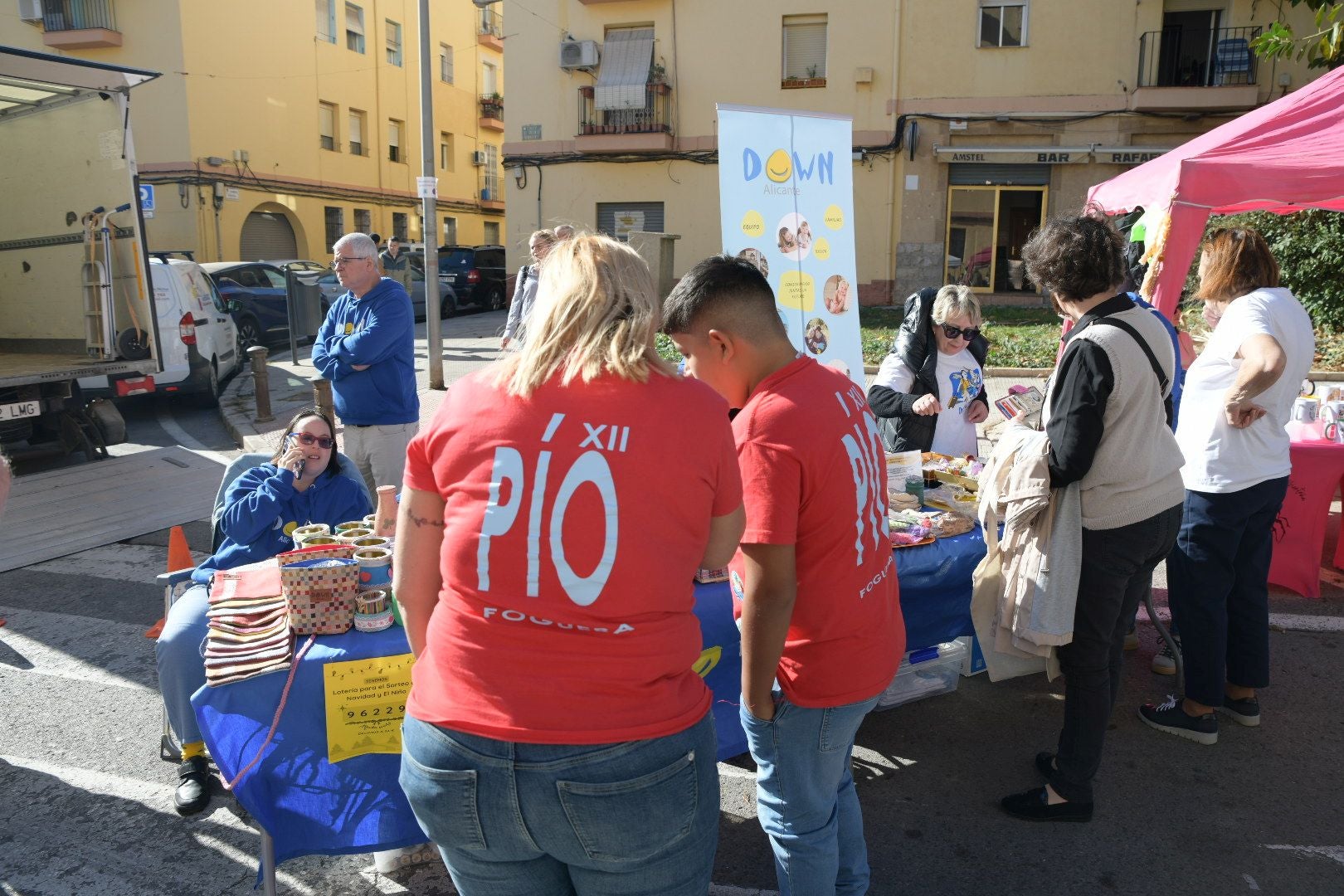 La Navidad se adelanta en Alicante en forma de mercadillo solidario