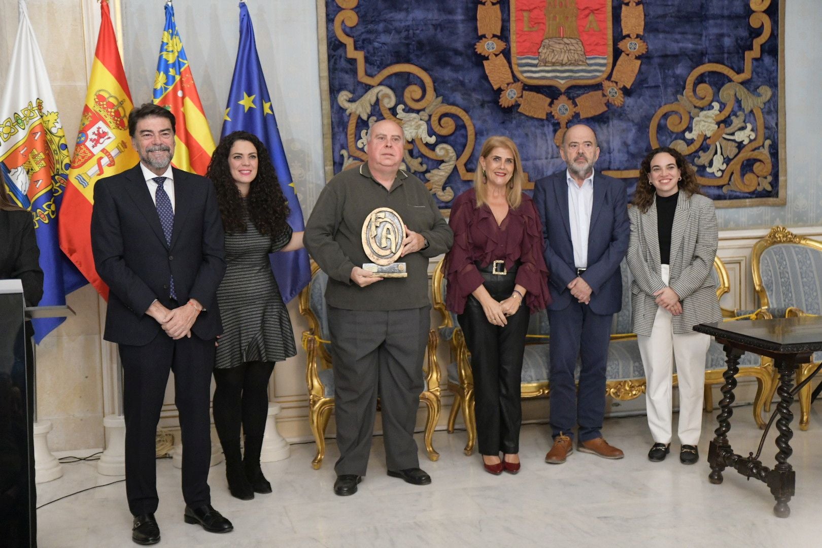 Los nominados a los premios &#039;Festers d&#039;Alacant&#039; recogen sus estatuillas