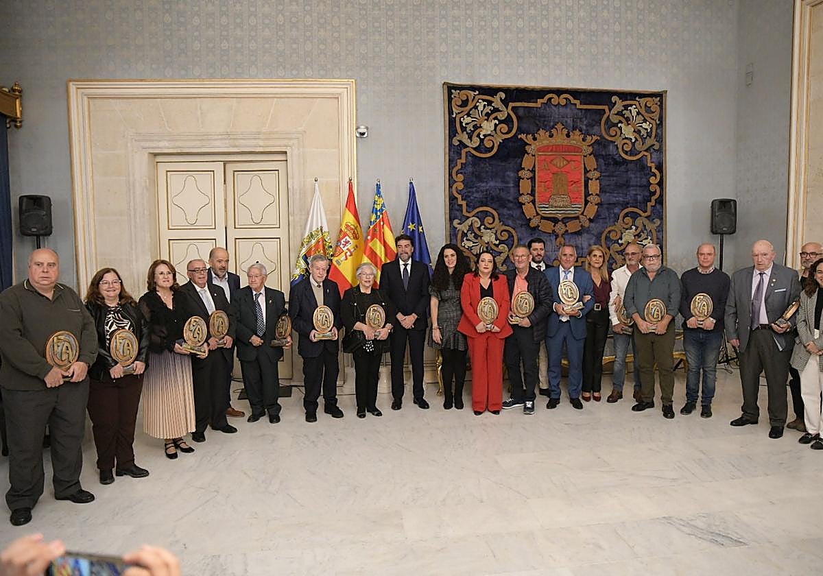 Los nominados a los premios &#039;Festers d&#039;Alacant&#039; recogen sus estatuillas