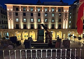 Las piezas del Belén Gigante, en la tarde de este lunes en la Plaza del Ayuntamiento.