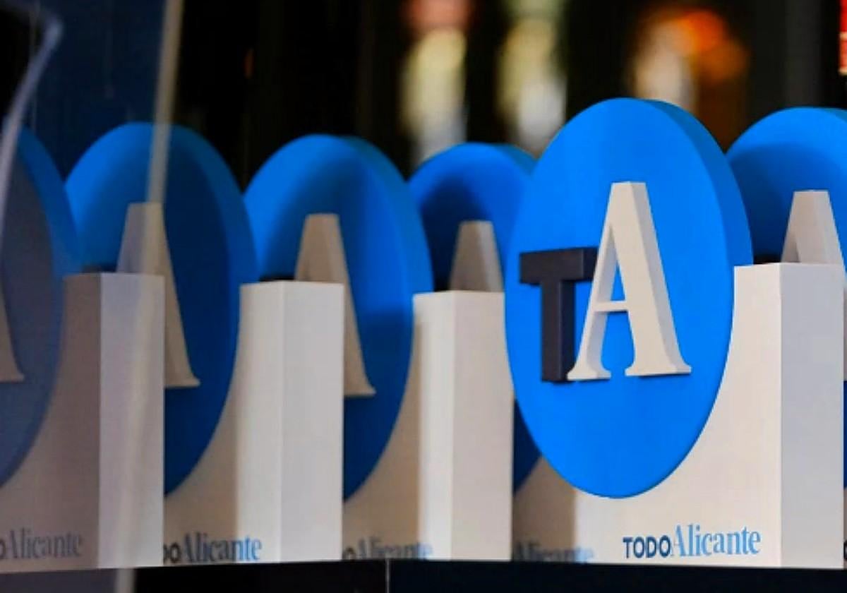 Estatuillas de los Premios Alicantinos.