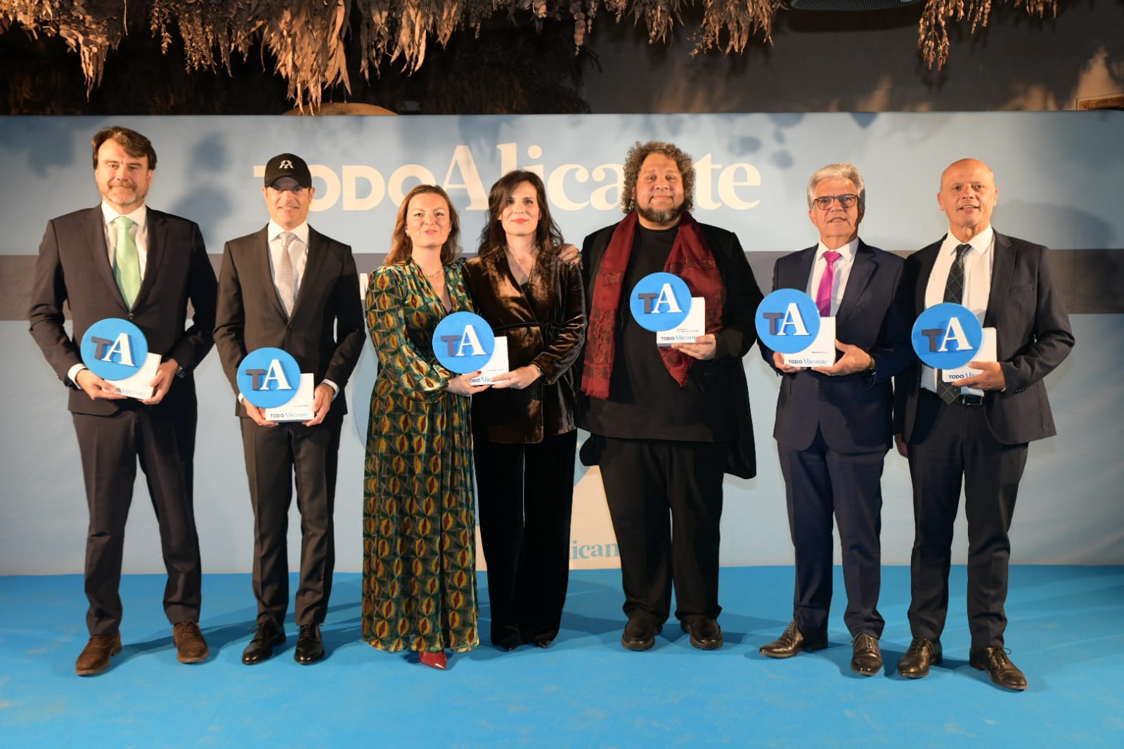 Foto grupal de los premiados en la gala.