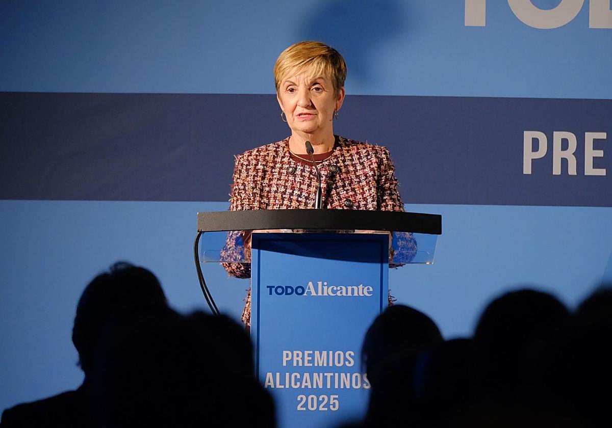 La consellera de Turismo, Marián Cano, durante su intervención en los Premios Alicantinos 2025.