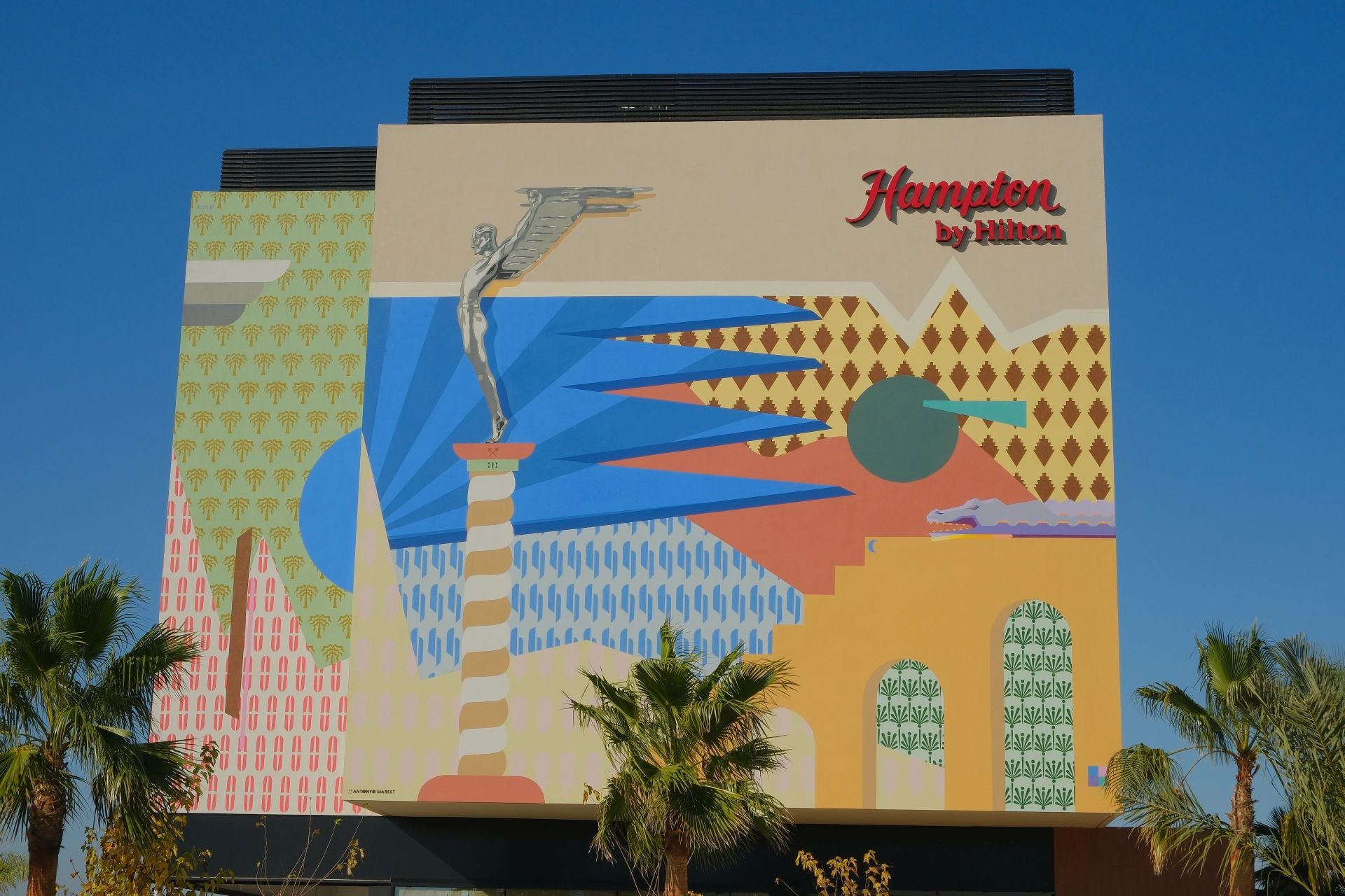 El aeropuerto de Alicante-Elche ya tiene hotel: Hampton by Hilton abre sus puertas