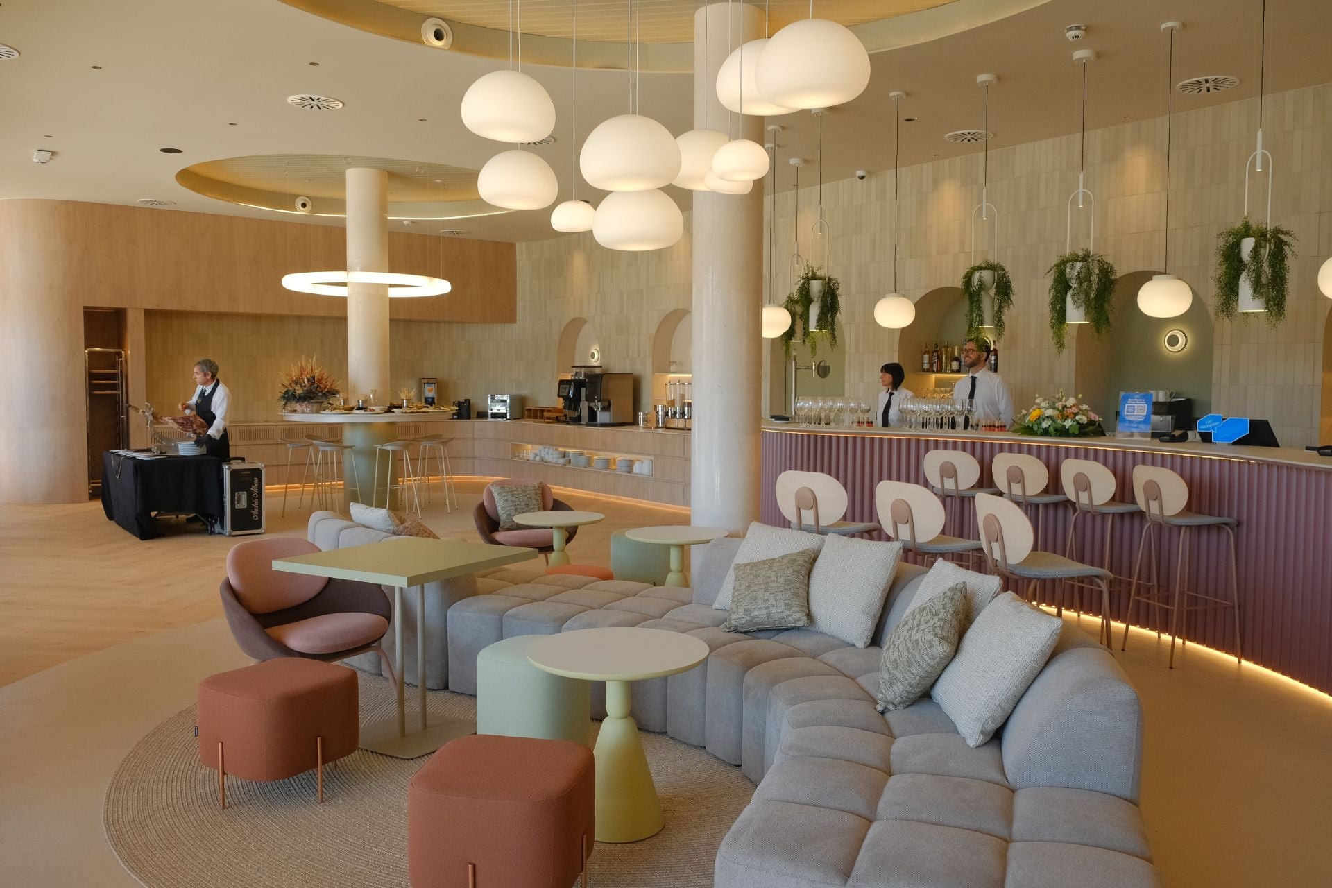 El aeropuerto de Alicante-Elche ya tiene hotel: Hampton by Hilton abre sus puertas
