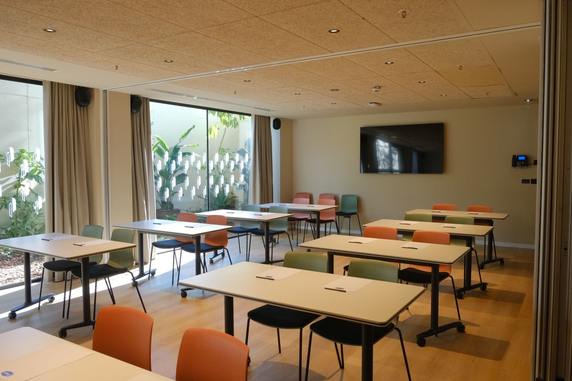 El aeropuerto de Alicante-Elche ya tiene hotel: Hampton by Hilton abre sus puertas