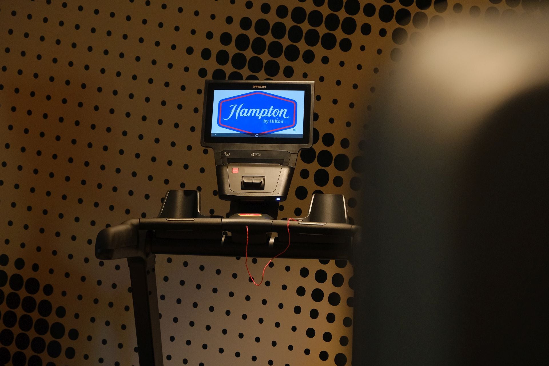 El aeropuerto de Alicante-Elche ya tiene hotel: Hampton by Hilton abre sus puertas