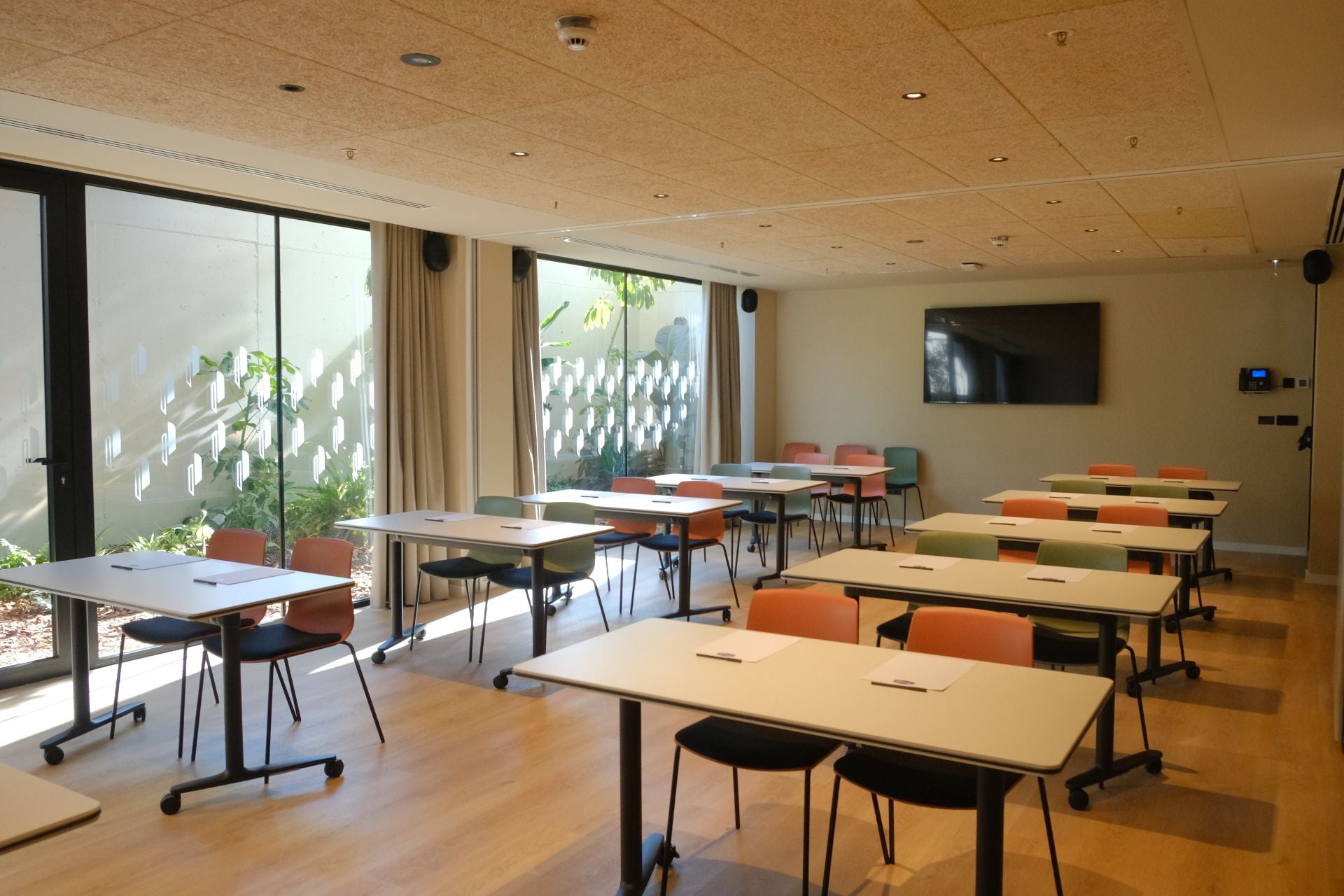 El aeropuerto de Alicante-Elche ya tiene hotel: Hampton by Hilton abre sus puertas