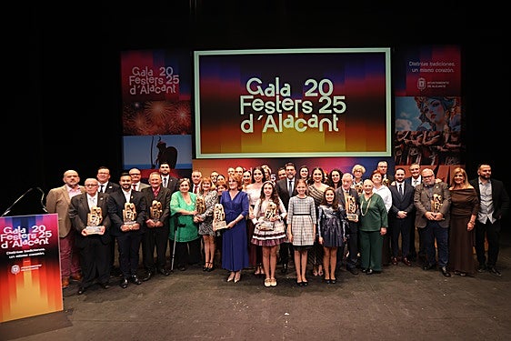 Foto de familia de la gala 'Festers d'Alacant 2025'.