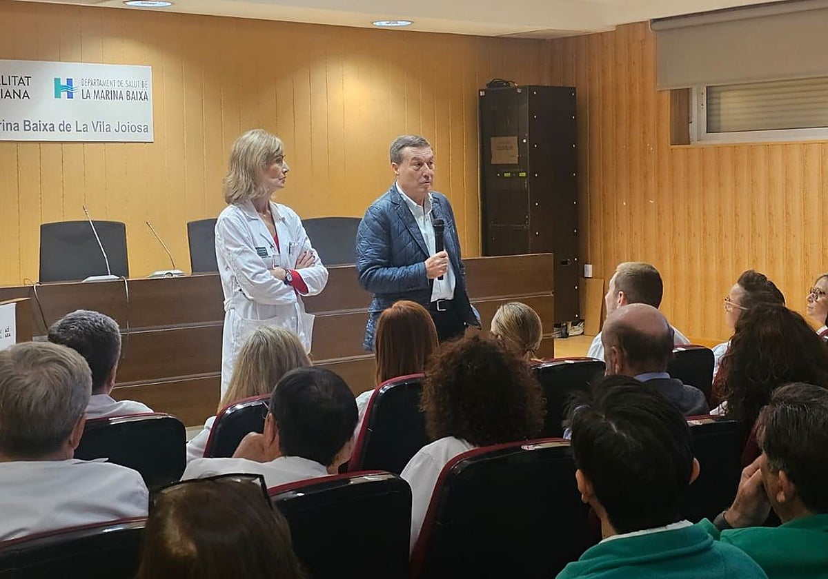 Marciano Gómez en el Hospital de la Marina Baixa este viernes