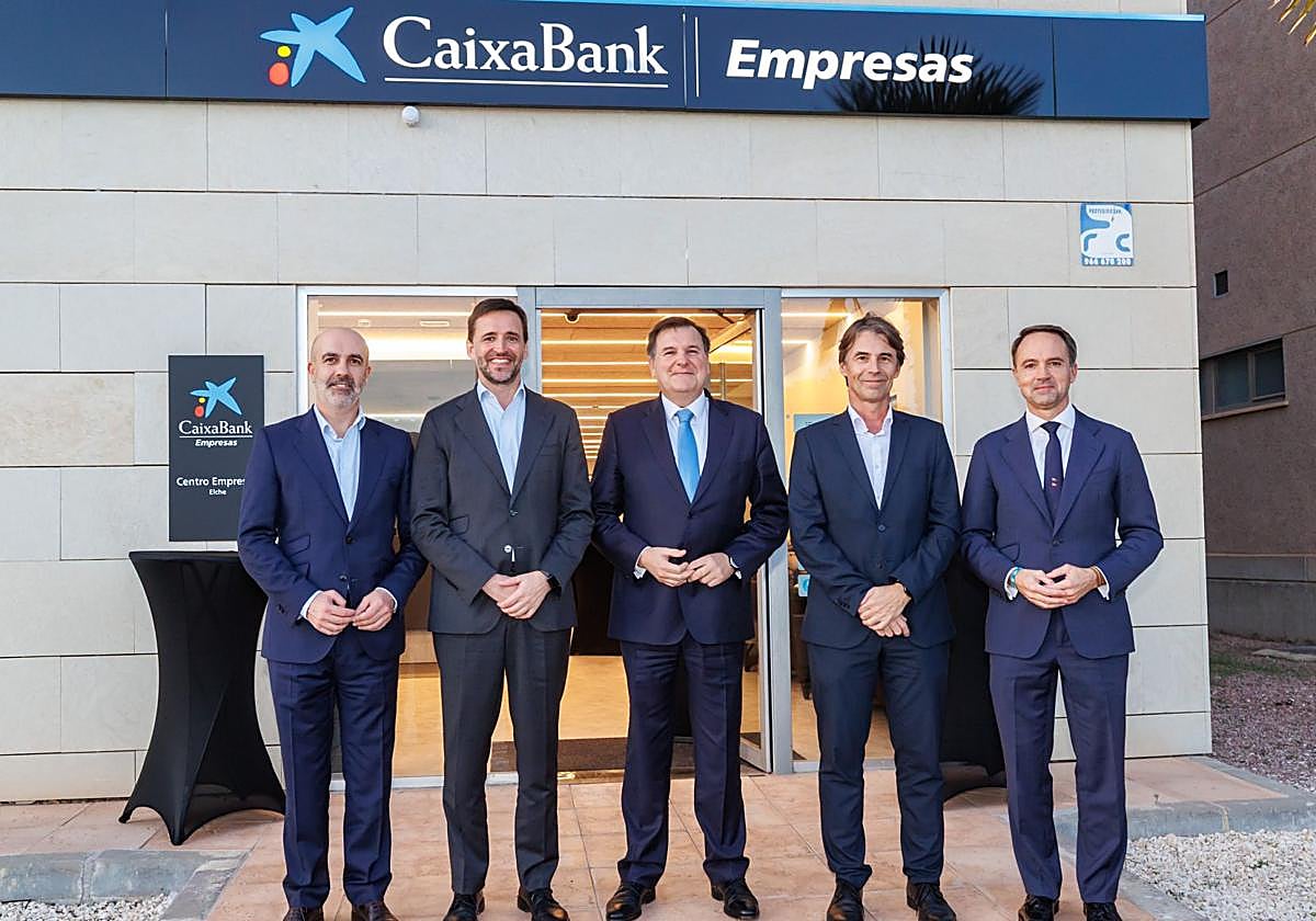 Felipe Pulido and Roberto Martínez during the inauguration of CaixaBank's new Business Centre in Elche.