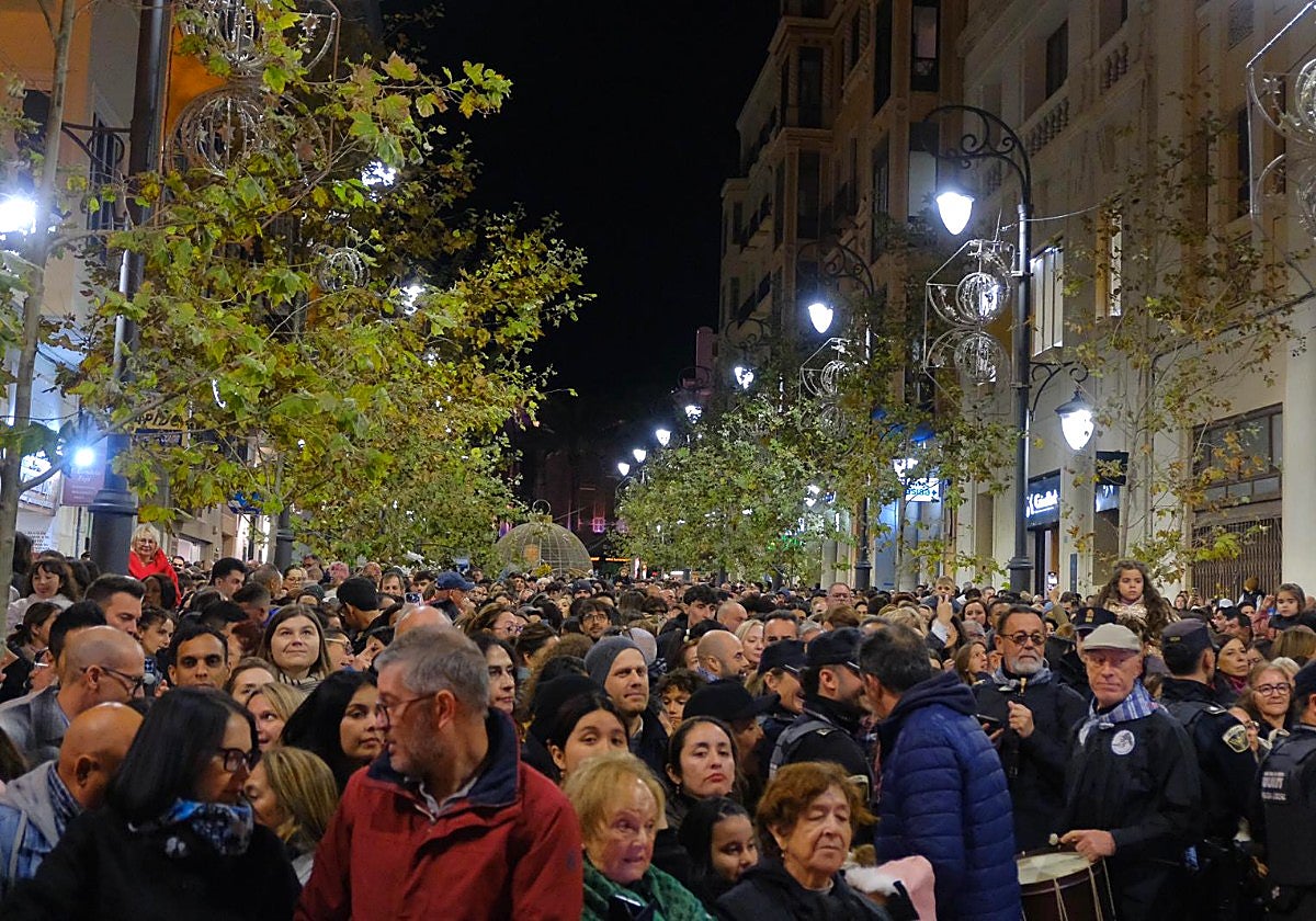 La Navidad ya brilla en Alicante con el encendido de luces