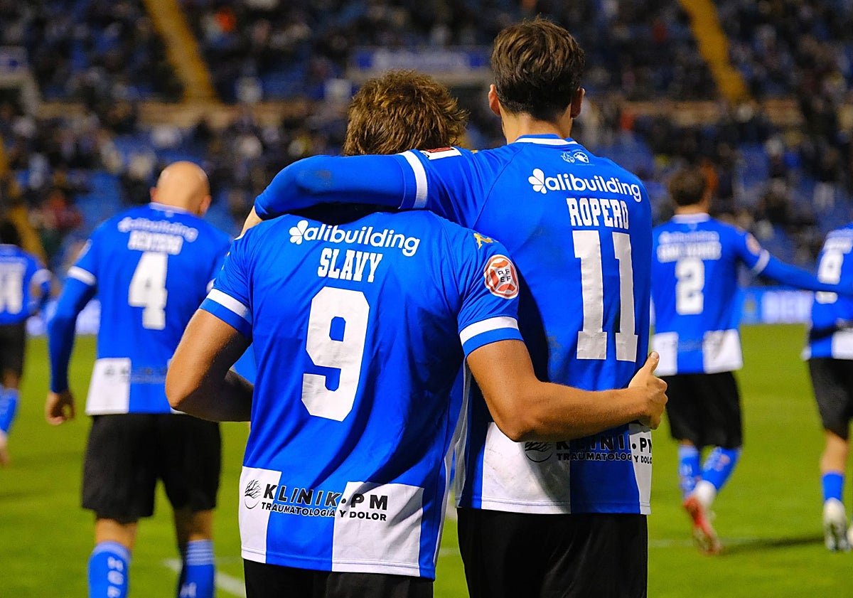 Imagen principal - Slavy y Ropero le han dado a Beto Company su primera victoria al frente del Hércules.