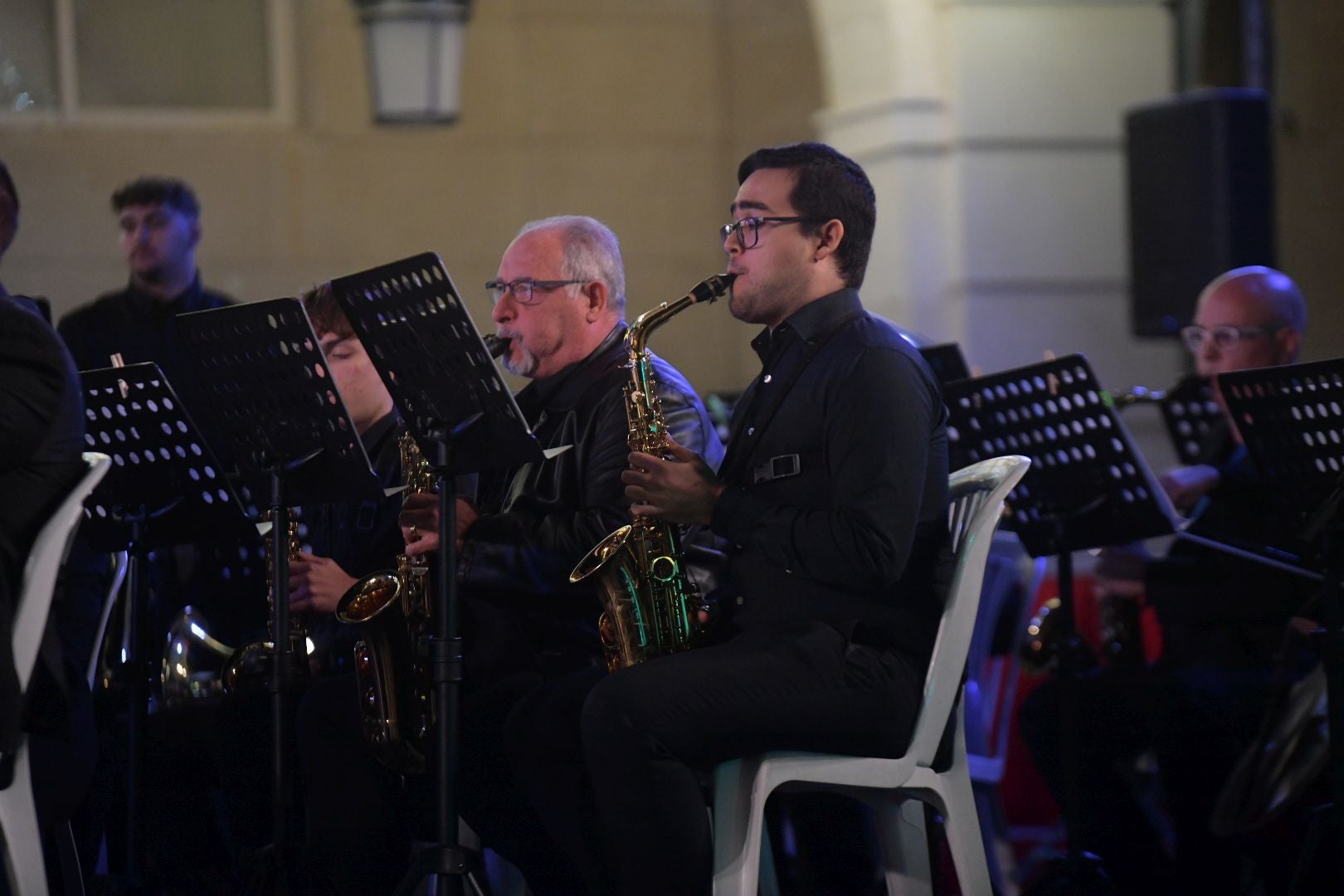 La inauguración del Belén gigante de Alicante transforma la plaza en un espectáculo de luz y magia