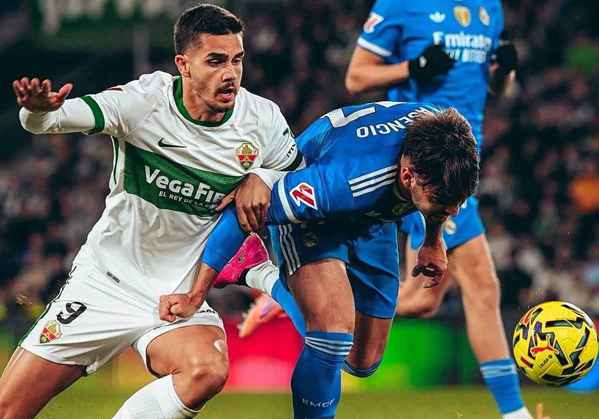 André da Silva and Asencio contesting a ball during the first half.