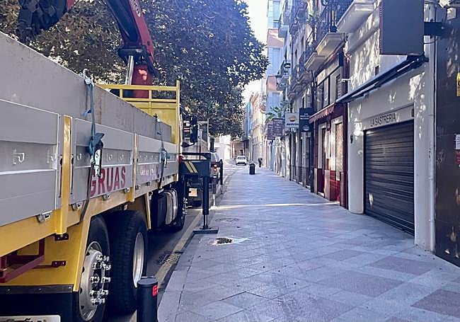 La plaza de Gabriel Miró cerrada por los cortes de luz.