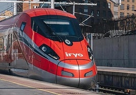 Uno de los trenes iryo en la estación de Alicante.