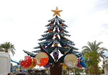 Alicante estrena el 'árbol mágico', una atracción de Navidad para flotar entre luces gigantes