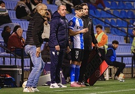 Nico Espinosa, el sábado junto al delegado Dani Barroso y el técnico Beto Company.