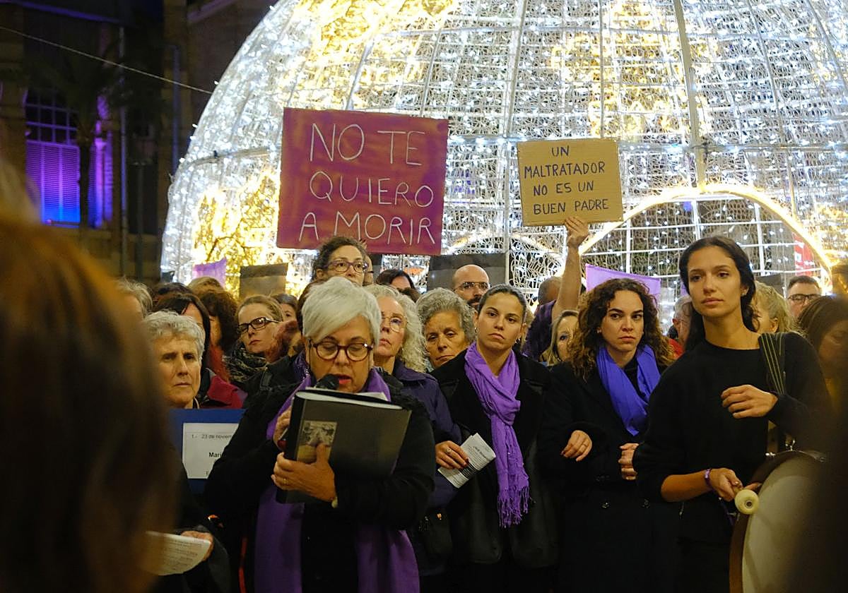 Alicante levanta la voz contra la violencia de género el 25N