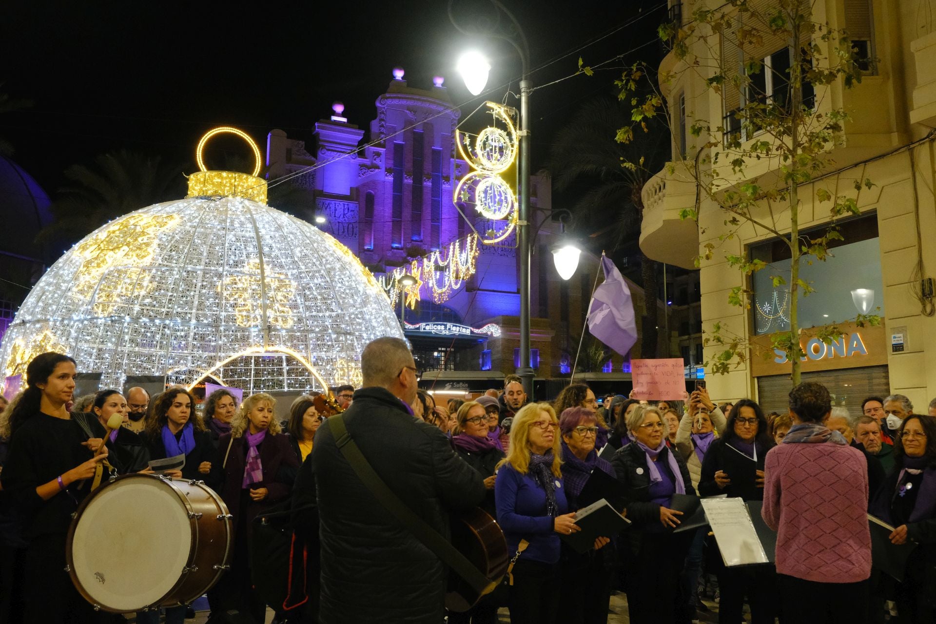 Alicante levanta la voz contra la violencia de género el 25N