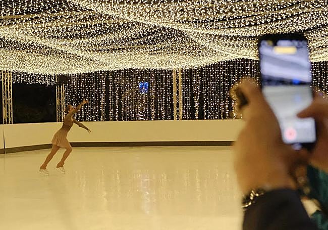 Pista de hielo instalada en Alicante durante las pasadas Navidades.
