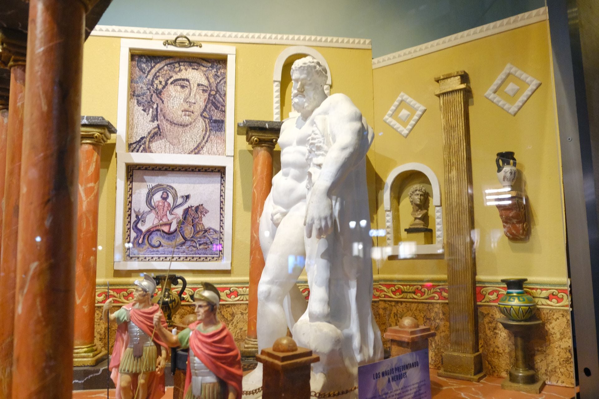 Villancicos, luz y tradición en la inauguración del Belén Social en Alicante