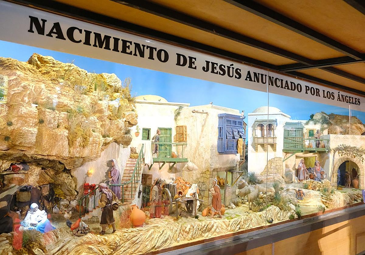 Villancicos, luz y tradición en la inauguración del Belén Social en Alicante