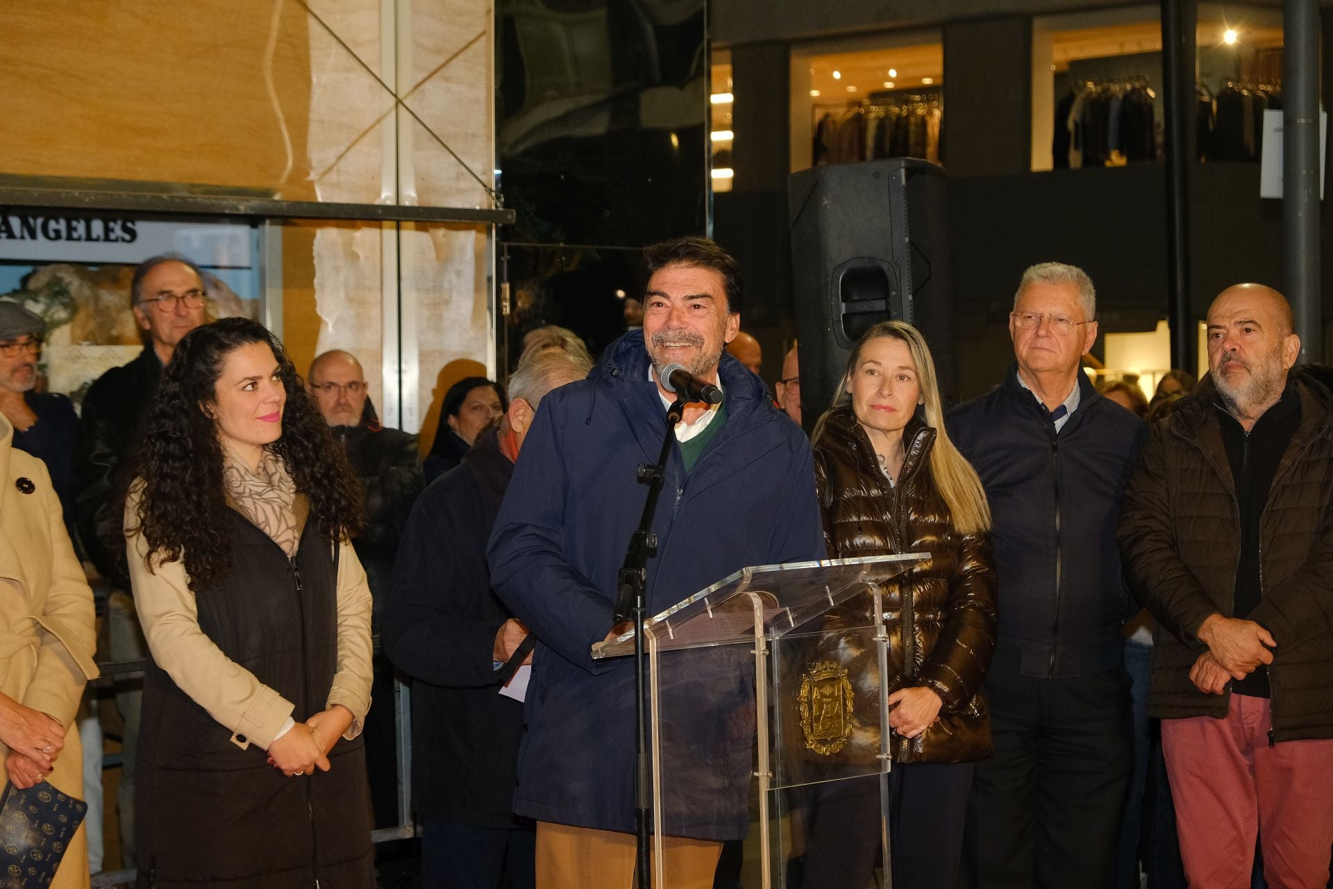 Villancicos, luz y tradición en la inauguración del Belén Social en Alicante